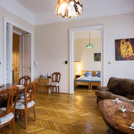 East Private Rooms Budapeste Exterior foto
