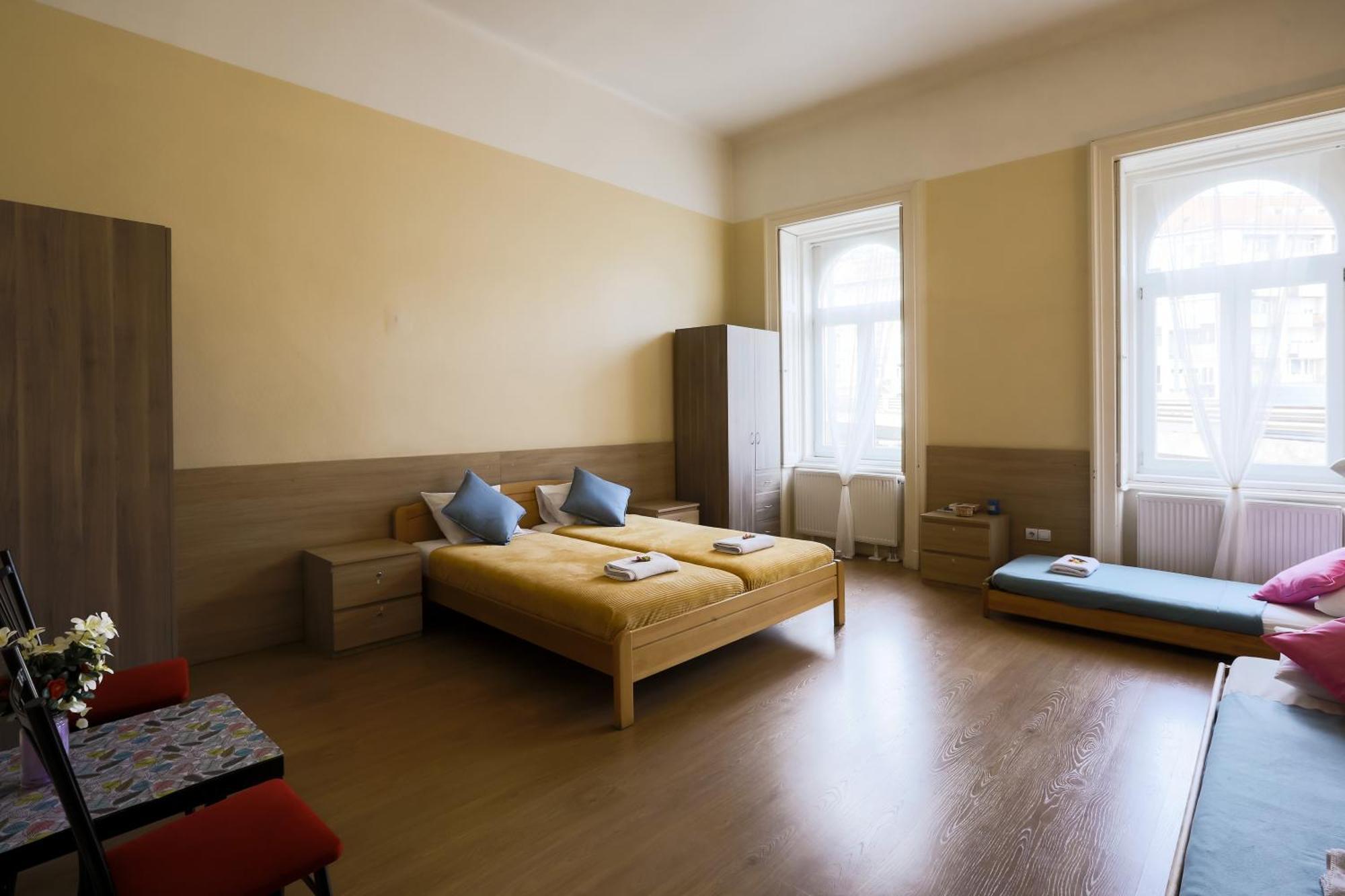 East Private Rooms Budapeste Exterior foto