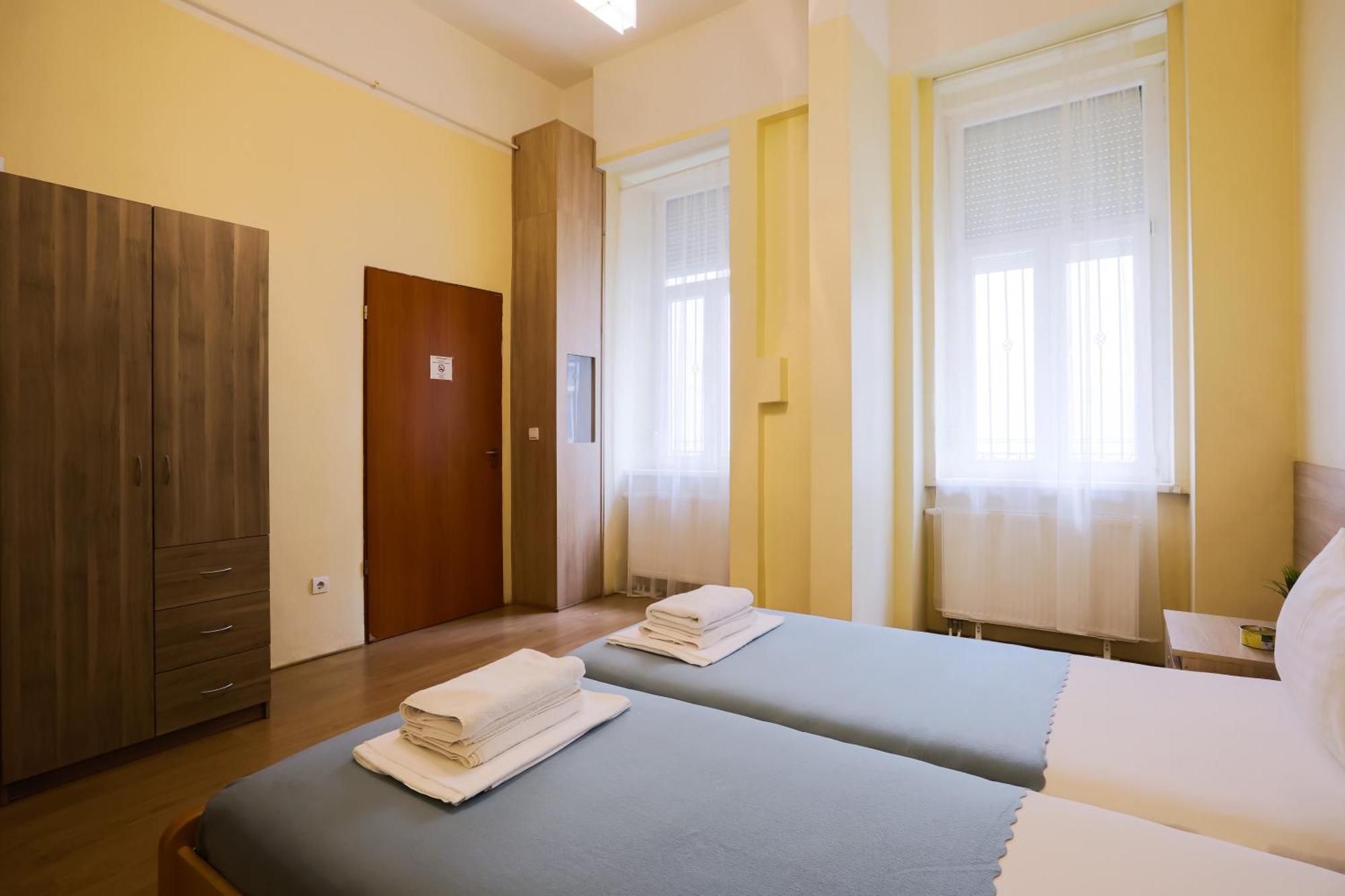 East Private Rooms Budapeste Exterior foto