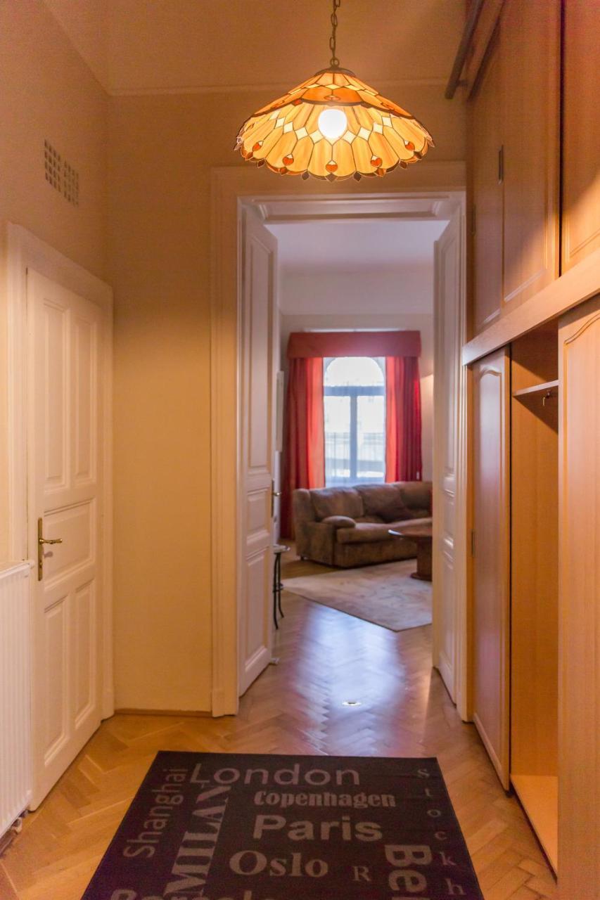East Private Rooms Budapeste Exterior foto